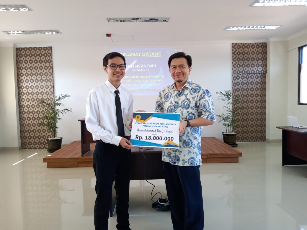Beasiswa Kakak Asuh, Bukti Sumbangsih Alumni Farmasi UII