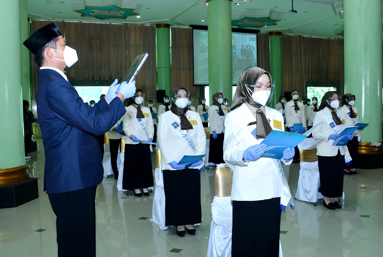 Pengambilan Sumpah Apoteker Angkatan 37