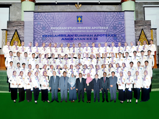Pengambilan Sumpah Apoteker Angkatan 38