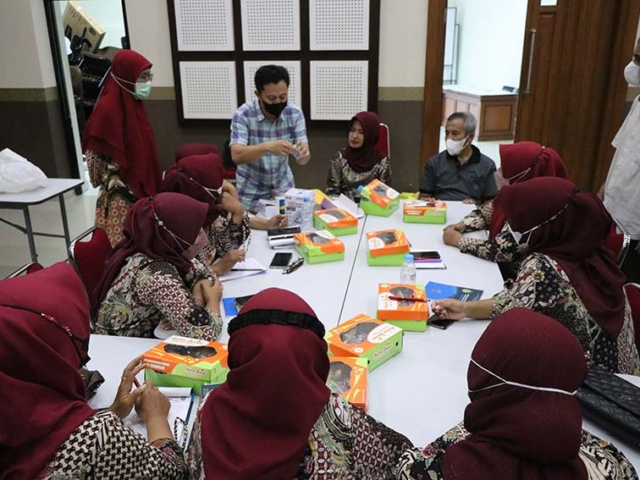 Jurusan Farmasi UII Latih Kader Kesehatan PTM Sekitar Kampus