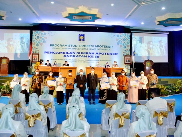 Apoteker UII Diharapkan Fokus Pada Hal yang Disukai dan Dikuasai
