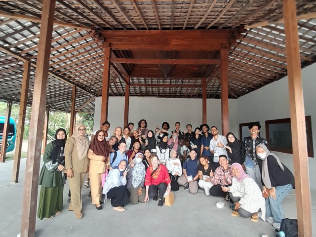 Farmasi UII Dampingi Wanita Sadar Sehat Pugeran, Fokus pada Tanaman Herbal