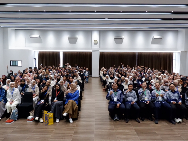 Prodi Farmasi Sarjana Selenggarakan Seminar Publikasi Hasil Penelitian 2025