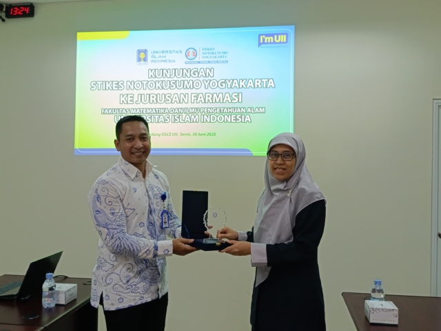 Kunjungan Studi STIKES Notokusumo Yogyakarta ke Jurusan Farmasi UII